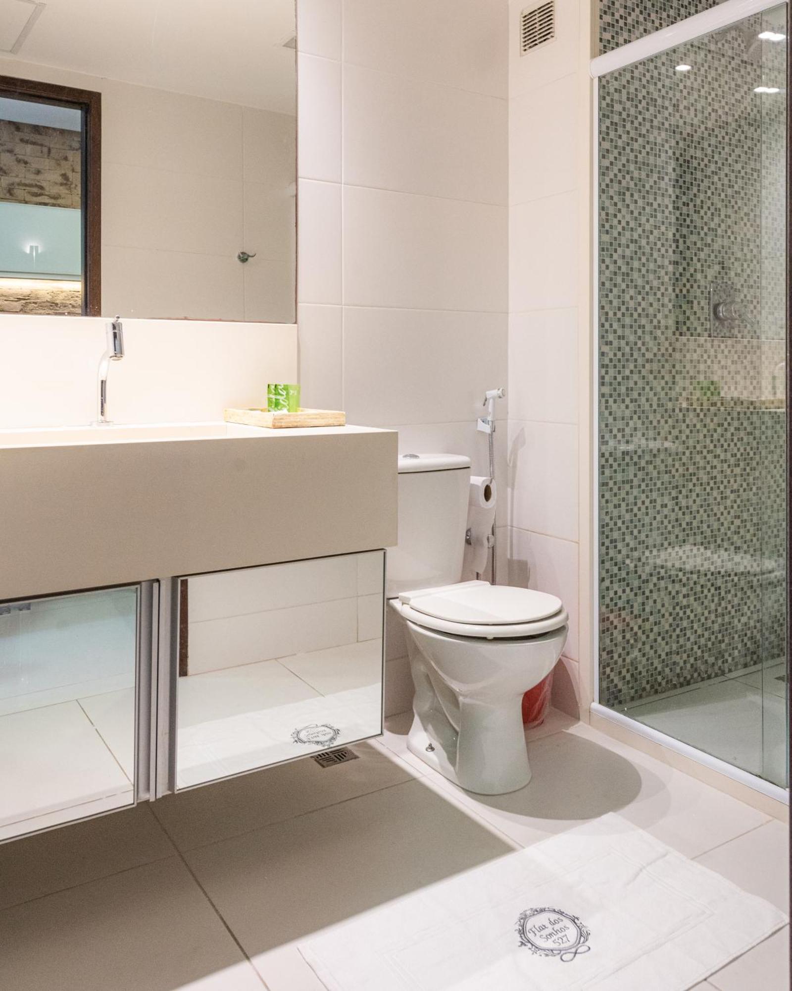 Flat 527 Ritz - *